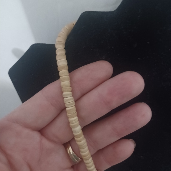 Vintage Shell and wood Bead Necklace - Picture 4 of 8